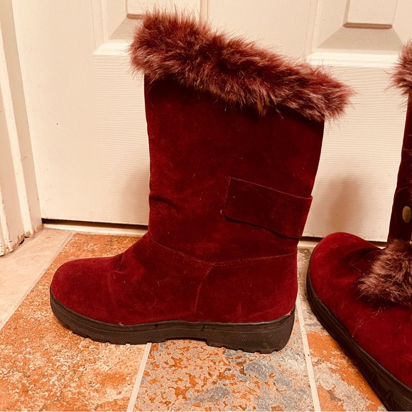 👢Beautiful Fur Top, Fur Lined Burgundy Slip On Boots! - Picture 6 of 13